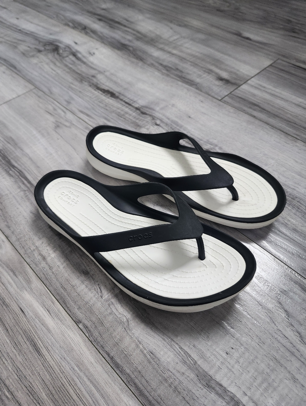 Crocs Women's Swiftwater Flip Sandals Size 8